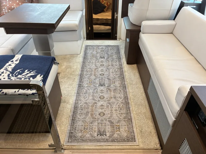 Slide: The Image of 2020 Prestige 420S -  Salon sole with carpet and runner - 6081645