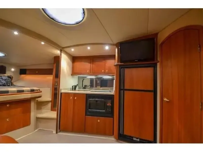 Slide: The Image of Cruisers Yachts 3870 2002 - 6082103