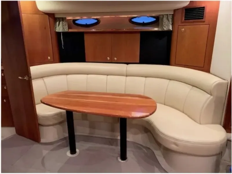 Slide: The Image of Cruisers Yachts 3870 2002 - 6082107