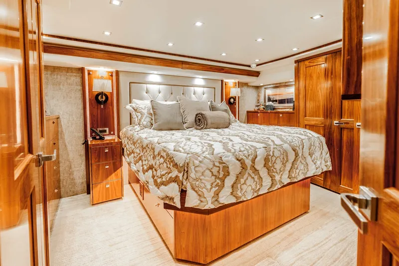Slide: The Image of 2018 Viking 72 Convertible - 6085030