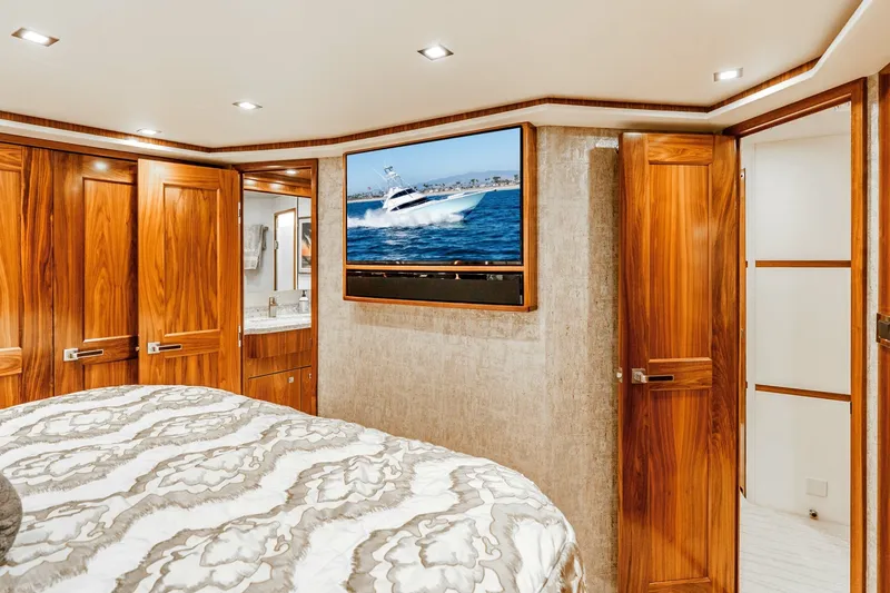 Slide: The Image of 2018 Viking 72 Convertible - 6085031