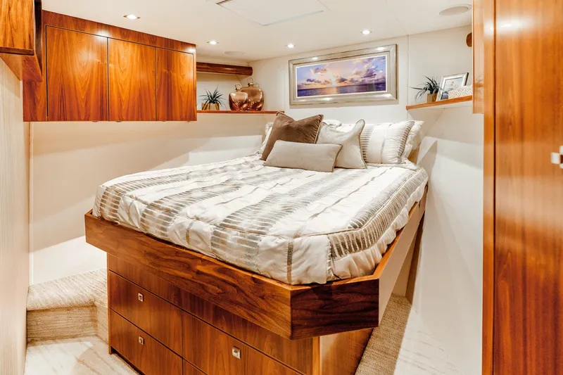 Slide: The Image of 2018 Viking 72 Convertible - 6085034