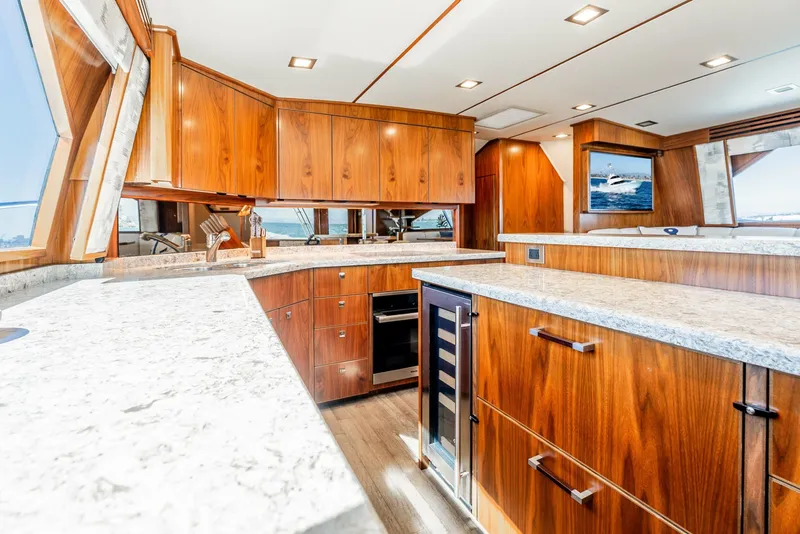 Slide: The Image of 2018 Viking 72 Convertible - 6085024