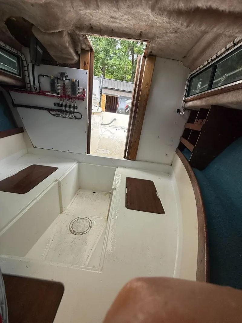 Slide: The Image of Grady-White 220 Bimini 1981 - 6083780