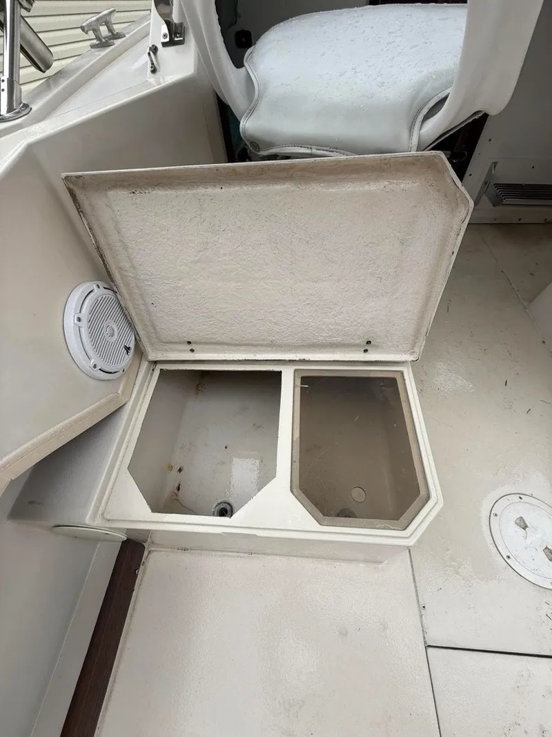 Slide: The Image of Grady-White 220 Bimini 1981 - 7508537