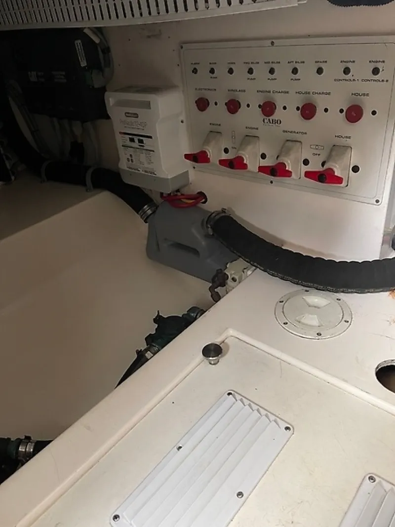 Slide: The Image of Cabo 35 Flybridge Sportfisher 2005 - 6084072
