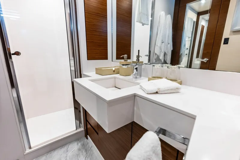 Slide: The Image of VIP guest cabin head into shower  - 6154974