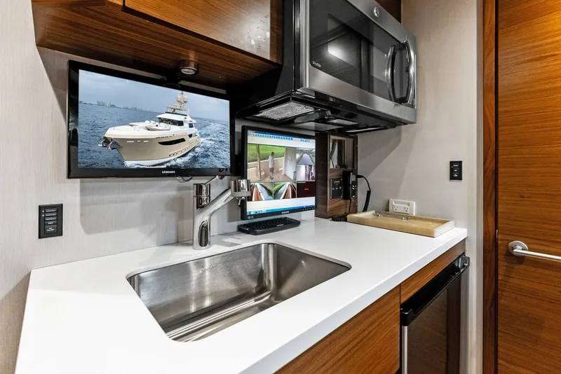 Slide: The Image of Crew Lounge galley counter - 6154984