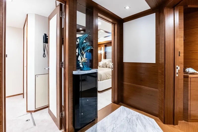 Slide: The Image of Lower Deck foyer, entrance to laundry room - 6154962