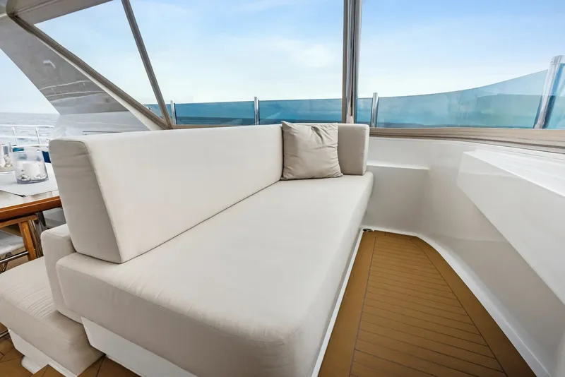 Slide: The Image of Flybridge companion lounge - 6154919