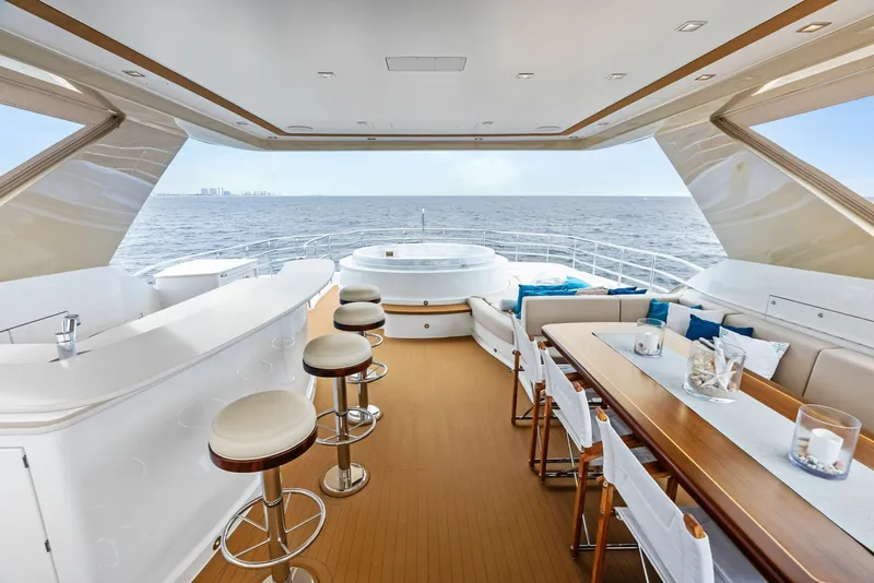 Slide: The Image of Flybridge beneath hardtop - 6154918