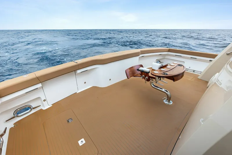 Slide: The Image of Cockpit with underdeck fishbox, transom livewell  - 6154907