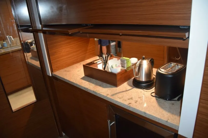 Slide: The Image of Pass through counter to Galley from Dining Area - 6155208
