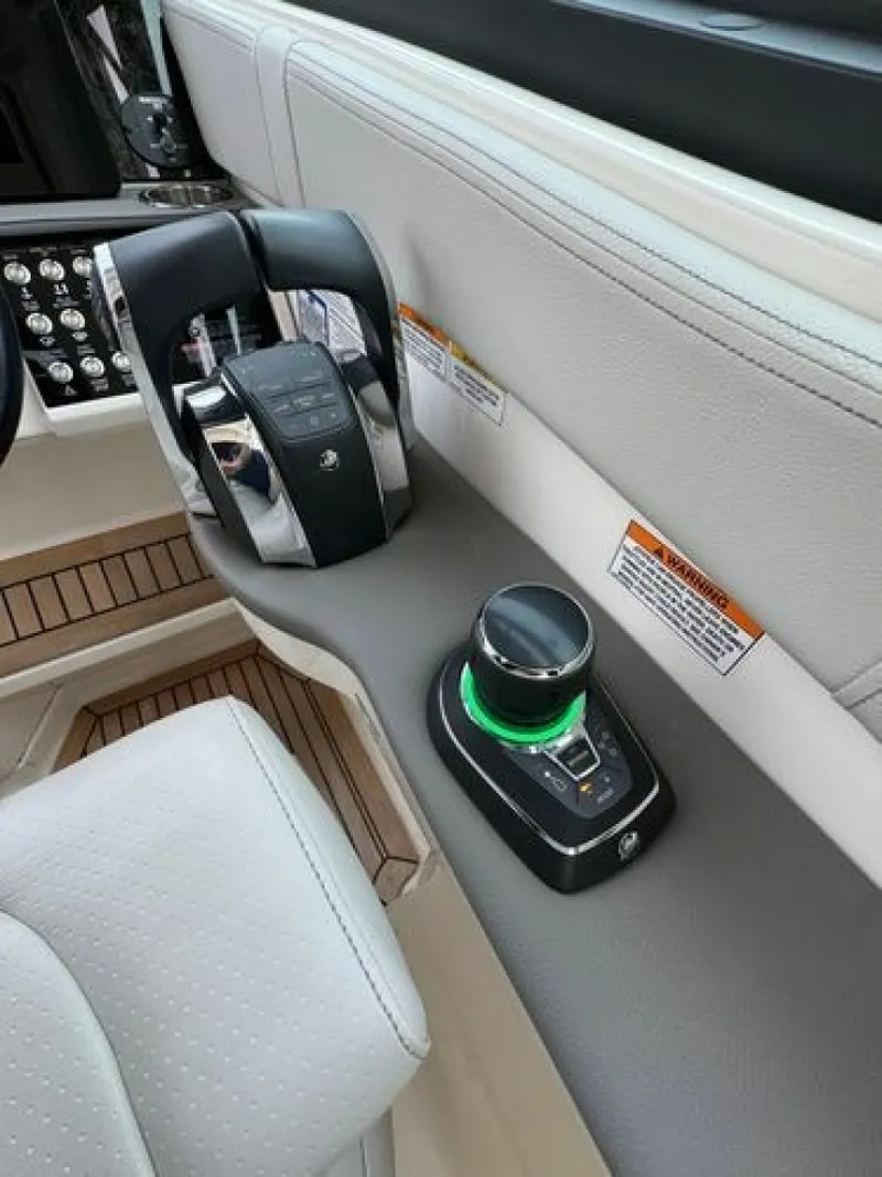 Slide: The Image of Sea Ray Sundancer 320 Outboard 2021 - 6085315