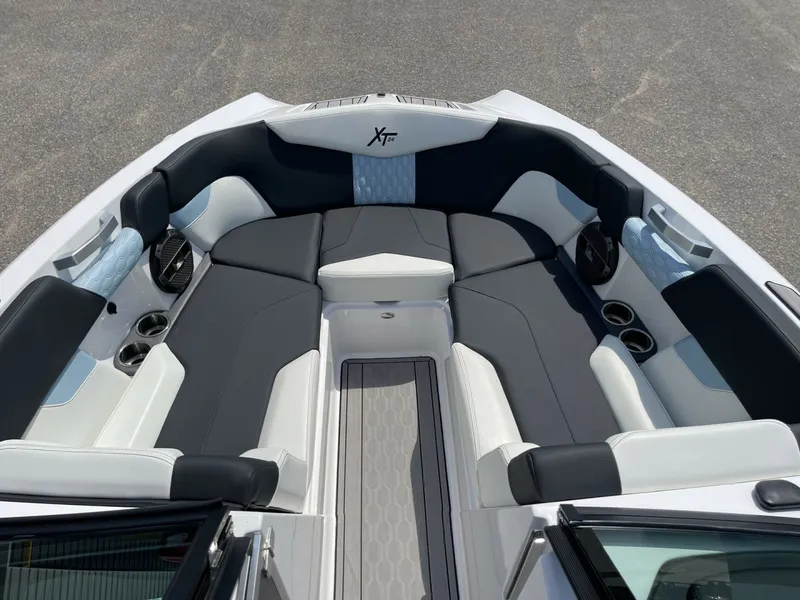 Slide: The Image of Mastercraft XT24 2022 - 6085506