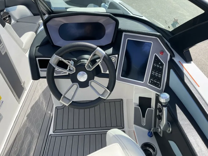 Slide: The Image of Mastercraft XT24 2022 - 6085508
