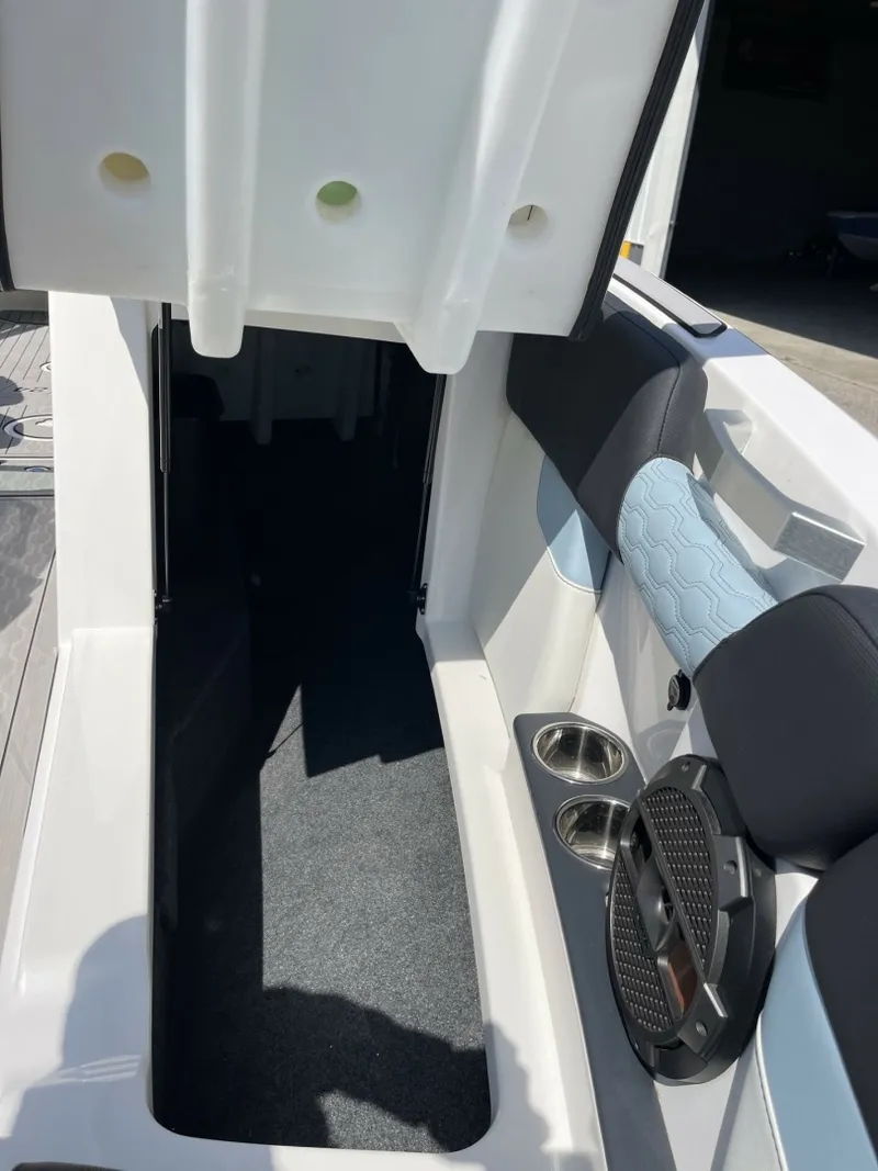 Slide: The Image of Mastercraft XT24 2022 - 6085510