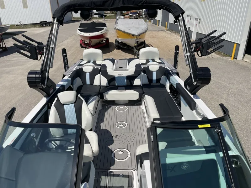 Slide: The Image of Mastercraft XT24 2022 - 6085512