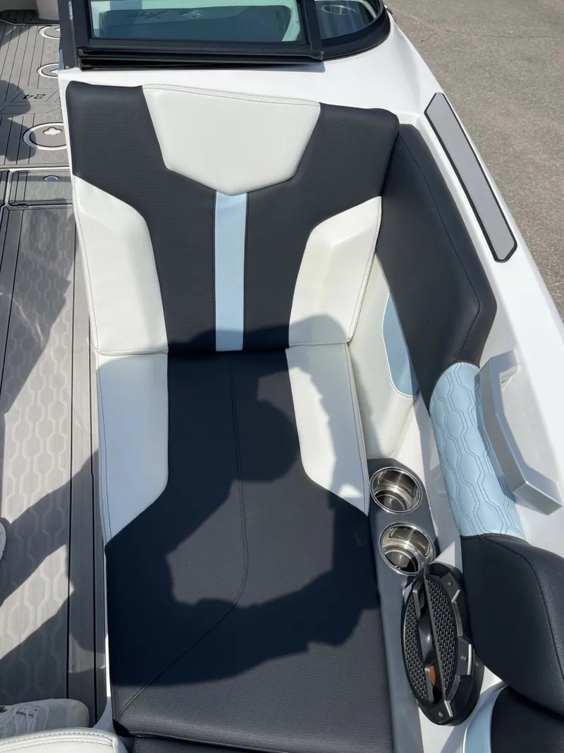 Slide: The Image of Mastercraft XT24 2022 - 6085519