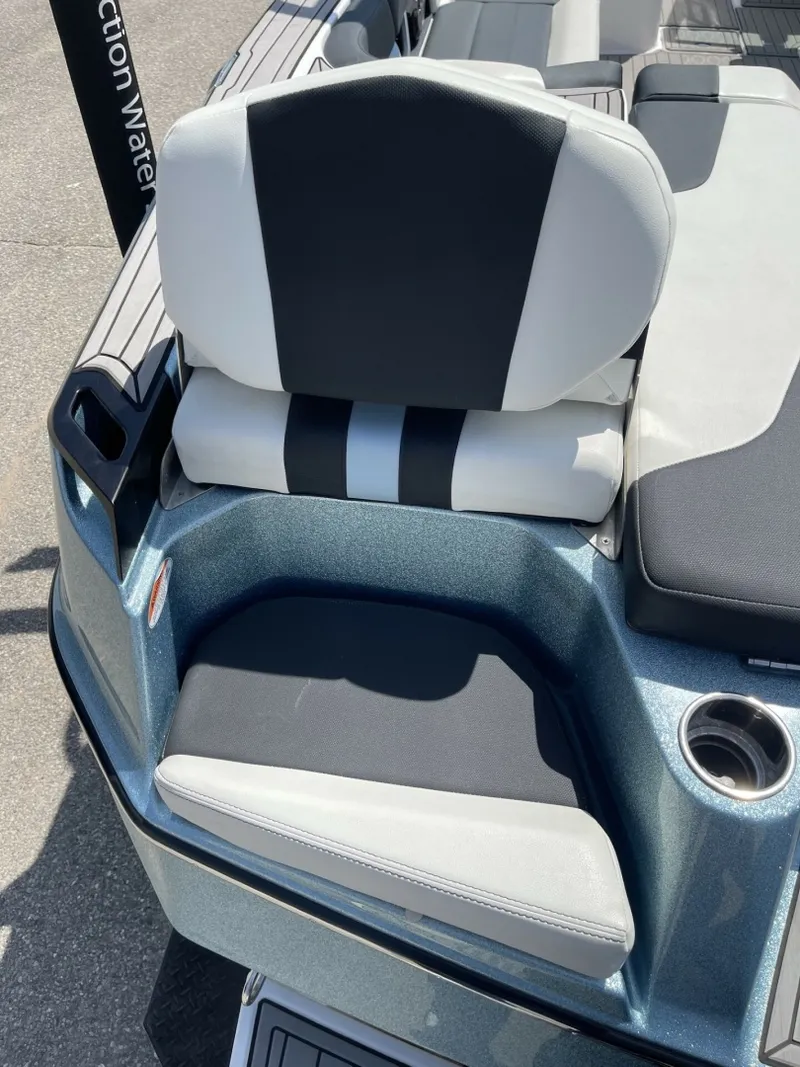 Slide: The Image of Mastercraft XT24 2022 - 6086063