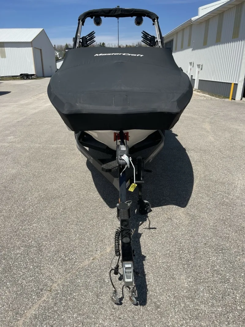 Slide: The Image of Mastercraft XT24 2022 - 6085497
