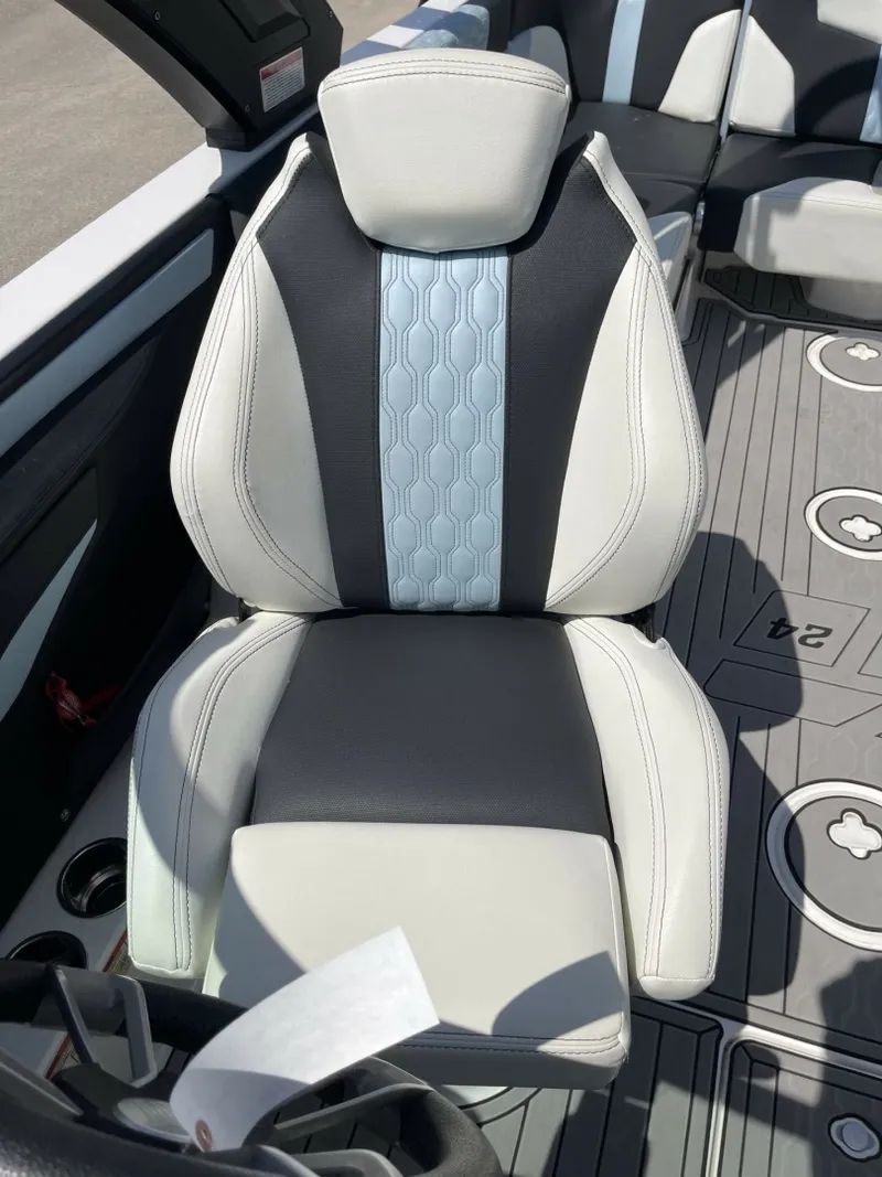 Slide: The Image of Mastercraft XT24 2022 - 6086062
