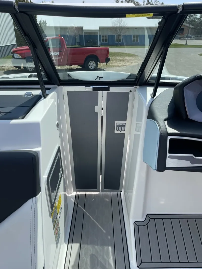 Slide: The Image of Mastercraft XT24 2022 - 6085499