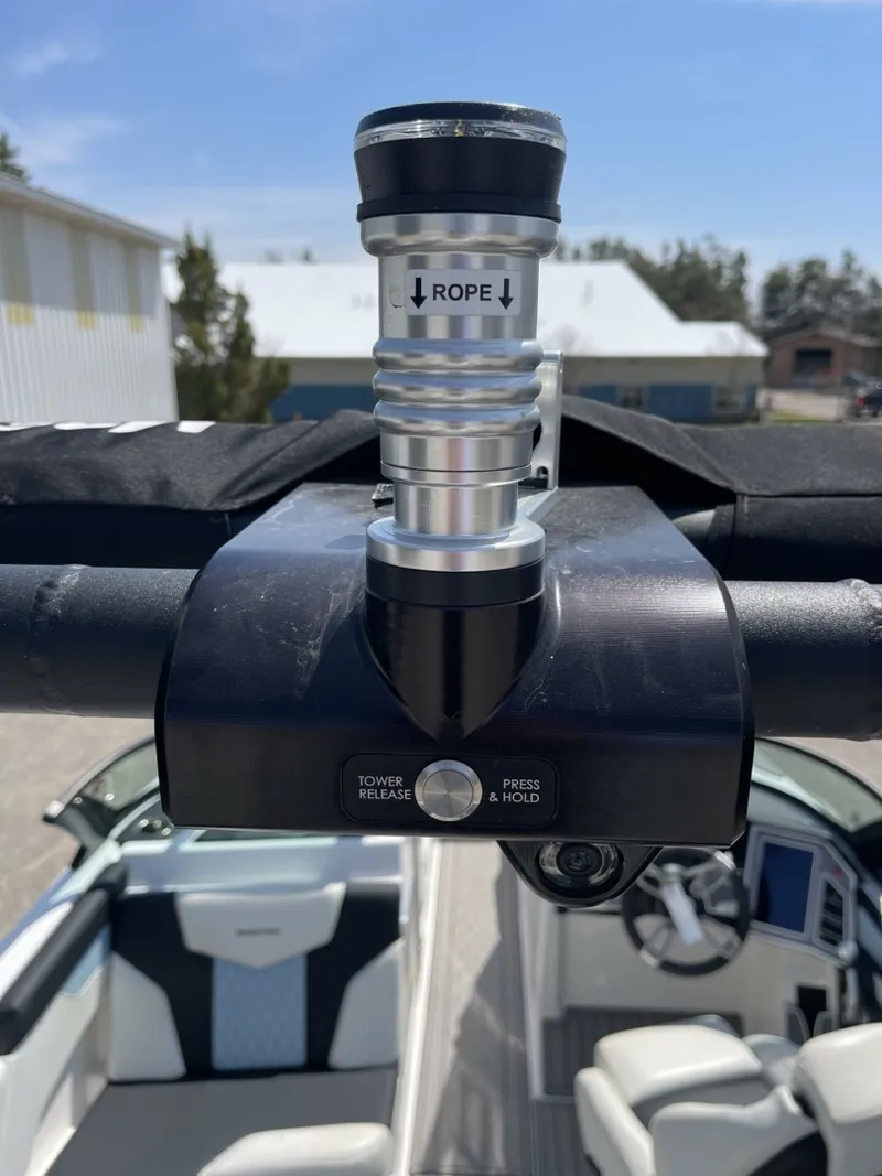 Slide: The Image of Mastercraft XT24 2022 - 6086068