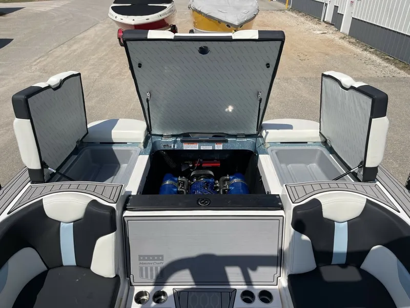 Slide: The Image of Mastercraft XT24 2022 - 6086070