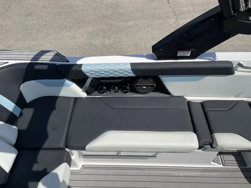 Slide: The Image of Mastercraft XT24 2022 - 6085496