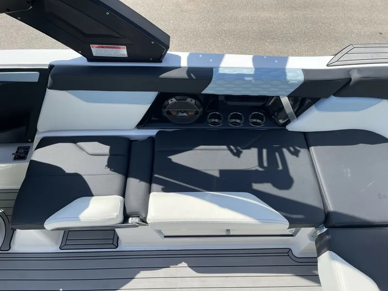 Slide: The Image of Mastercraft XT24 2022 - 6085501