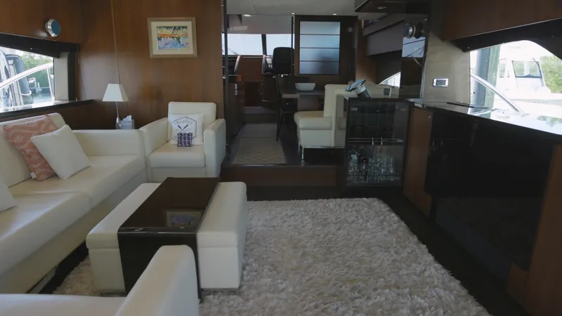 Slide: The Image of 2014 Pre Owned 78 Fairline.00_00_15_02.Still014 - 6085677
