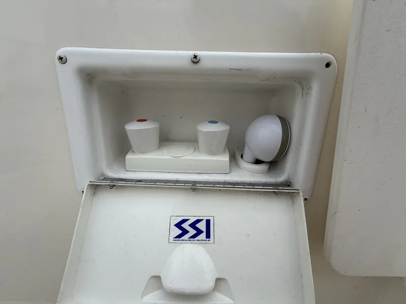Slide: The Image of Rinker 266 Fiesta Vee 1998 - 6113616