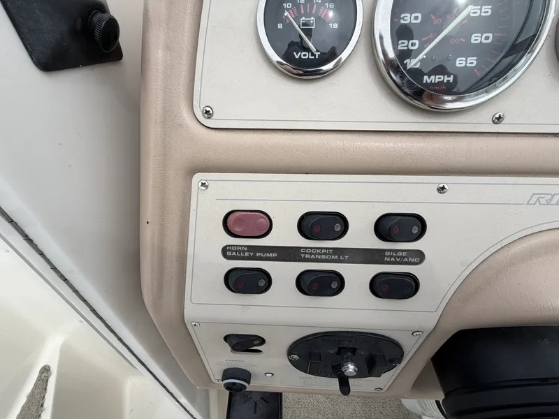 Slide: The Image of Rinker 266 Fiesta Vee 1998 - 6113622
