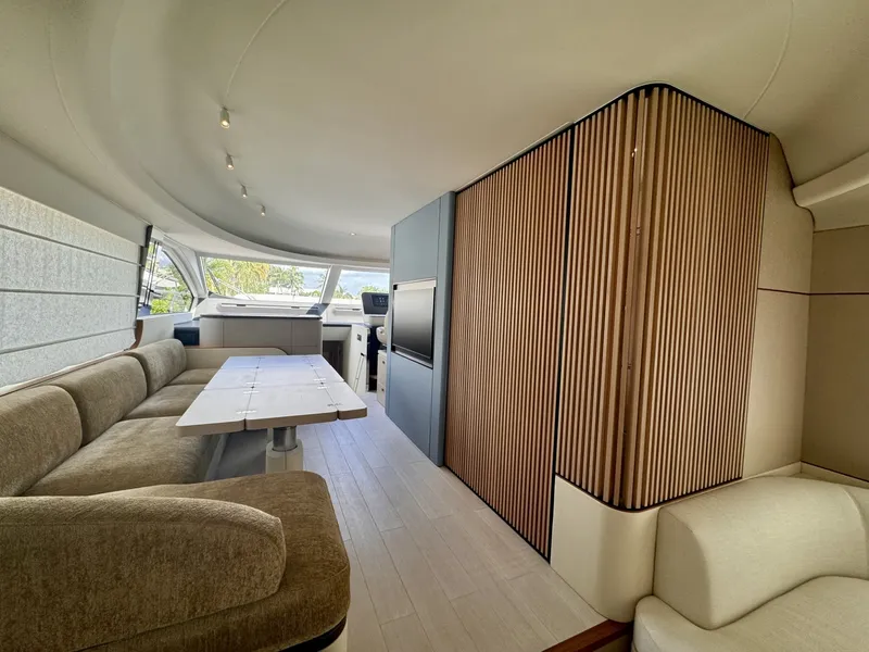 Slide: The Image of Azimut 69 2025 - 6087600