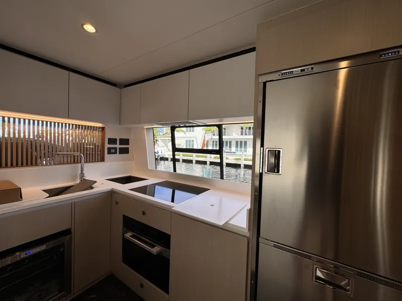 Slide: The Image of Azimut 69 2025 - 6087595