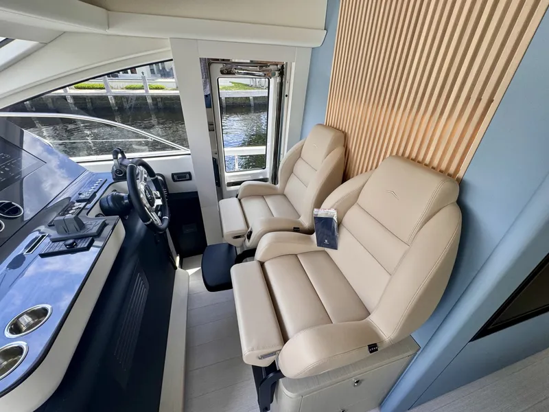 Slide: The Image of Azimut 69 2025 - 6087582