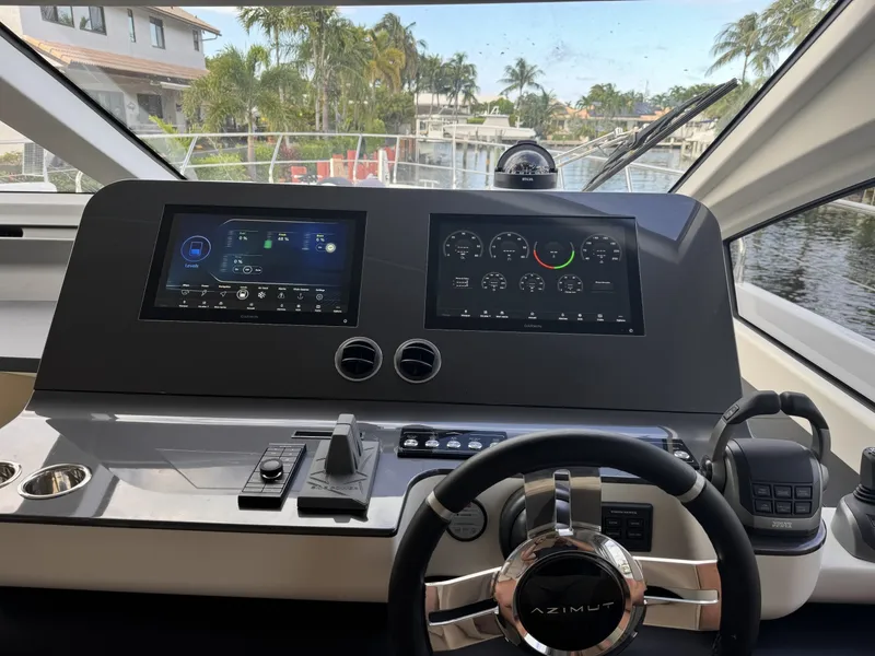 Slide: The Image of Azimut 69 2025 - 6087507