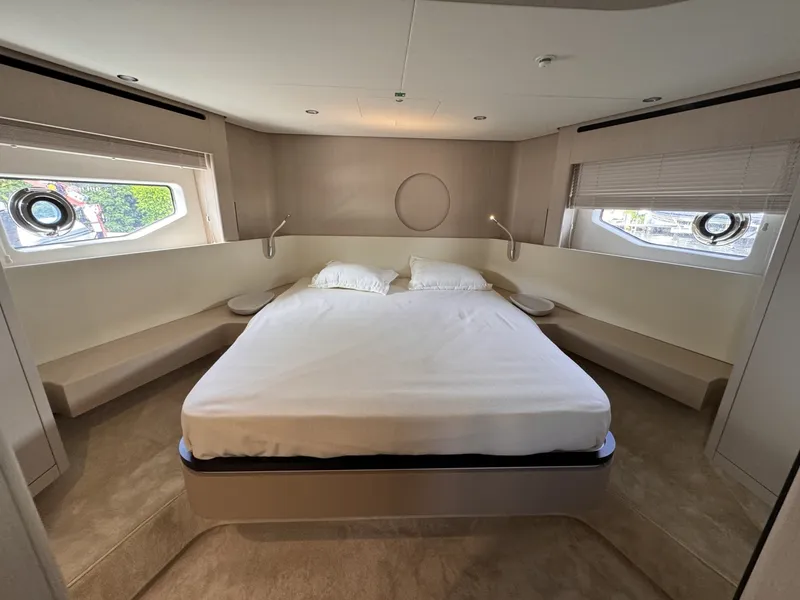 Slide: The Image of Azimut 69 2025 - 6087506