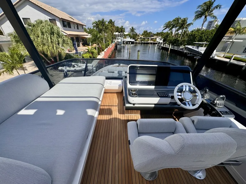 Slide: The Image of Azimut 69 2025 - 6087593