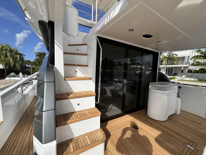 Slide: The Image of Azimut 69 2025 - 6087494