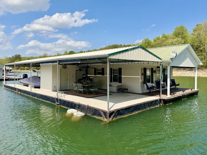 The Image of Custom 20 x 53 Floating Cabin - Approx 999/sqft 2002 - undefined