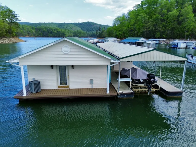 Slide: The Image of Custom 20 x 53 Floating Cabin - Approx 999/sqft 2002 - 6089417