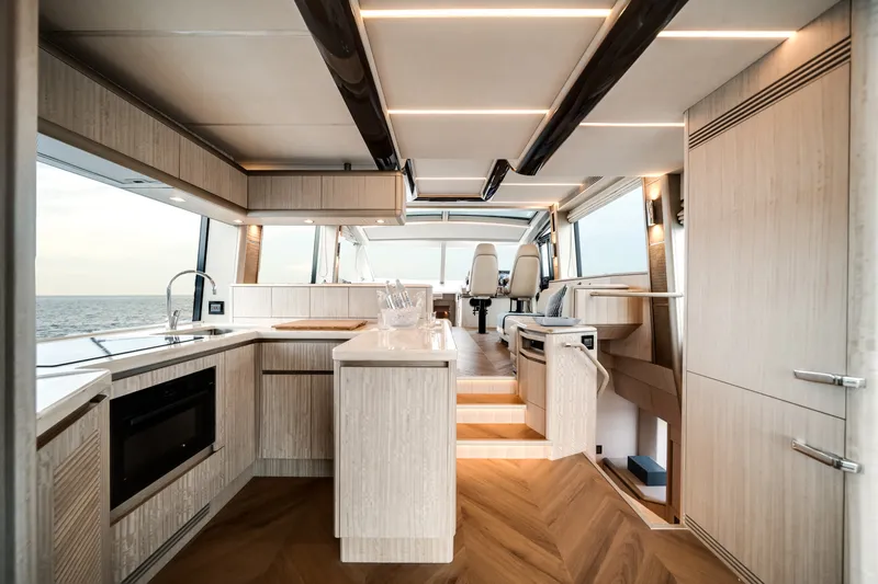Slide: The Image of Galeon 680 FLY 2026 - 6350598
