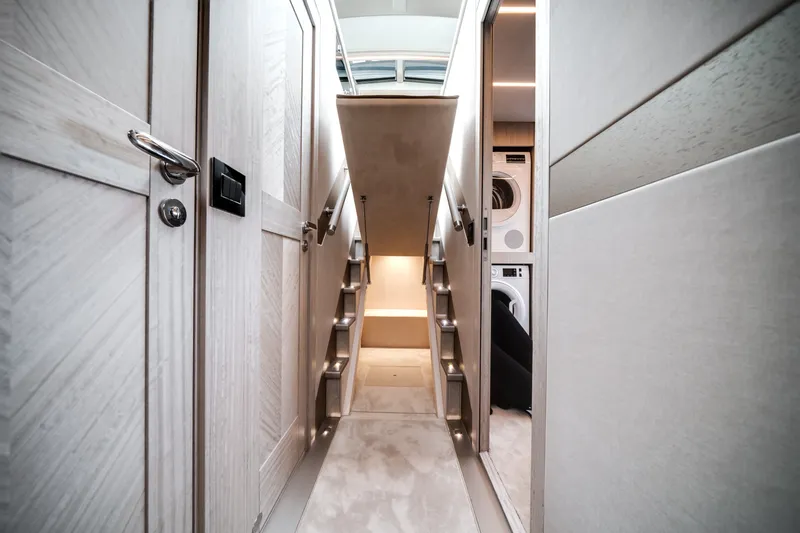 Slide: The Image of Galeon 680 FLY 2026 - 6350622
