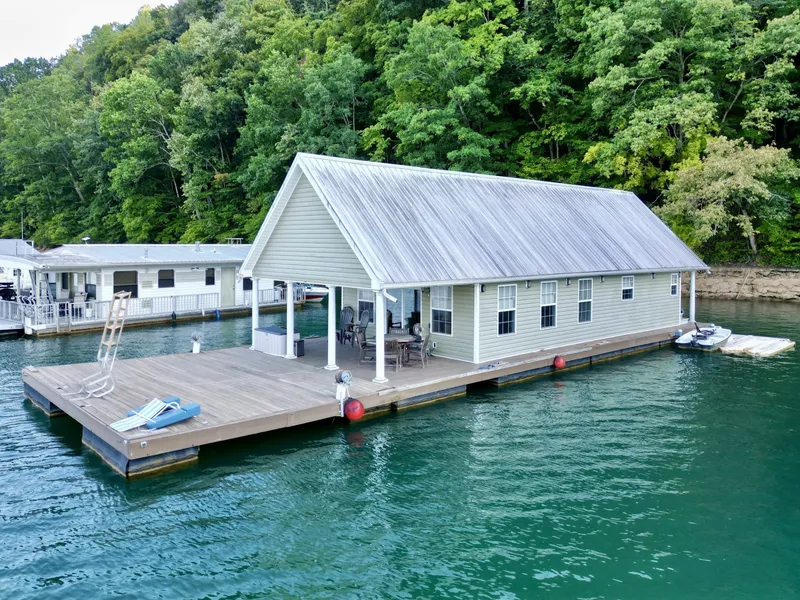 The Image of Custom 20 x 43 Floating Cabin - Approx 812sqft 2006 - undefined