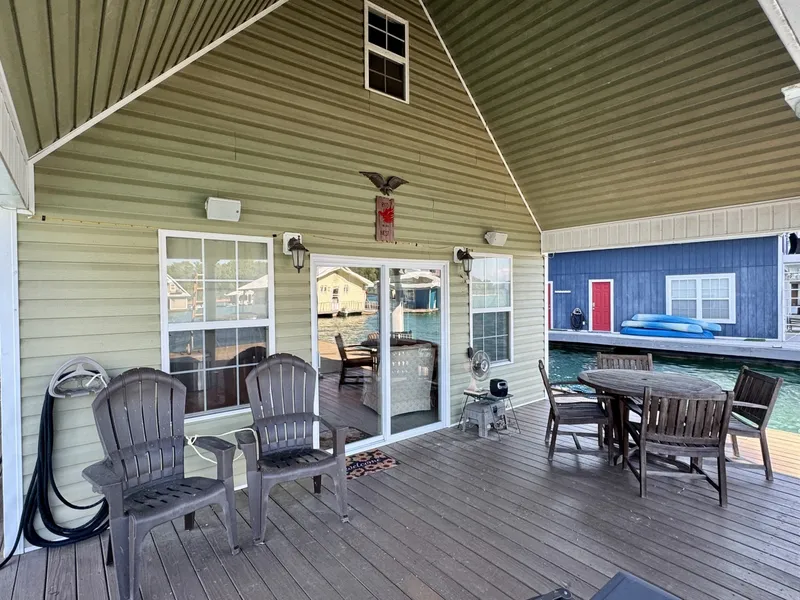 Slide: The Image of Custom 20 x 43 Floating Cabin - Approx 812sqft 2006 - 6089931