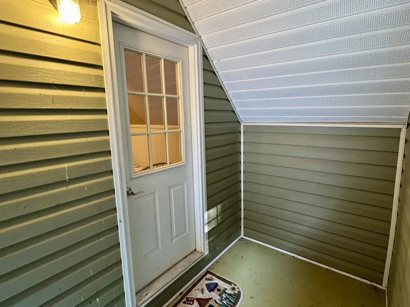 Slide: The Image of Custom 20 x 43 Floating Cabin - Approx 812sqft 2006 - 6089977