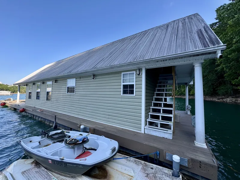 Slide: The Image of Custom 20 x 43 Floating Cabin - Approx 812sqft 2006 - 6089997