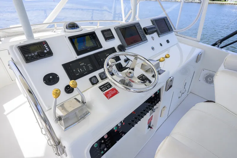 Slide: The Image of Hatteras 46 - Headwinds 1992 Hatteras 46 - Convertible - Headwinds - 6106075